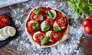 pizza margherita (nog zonder kaas)